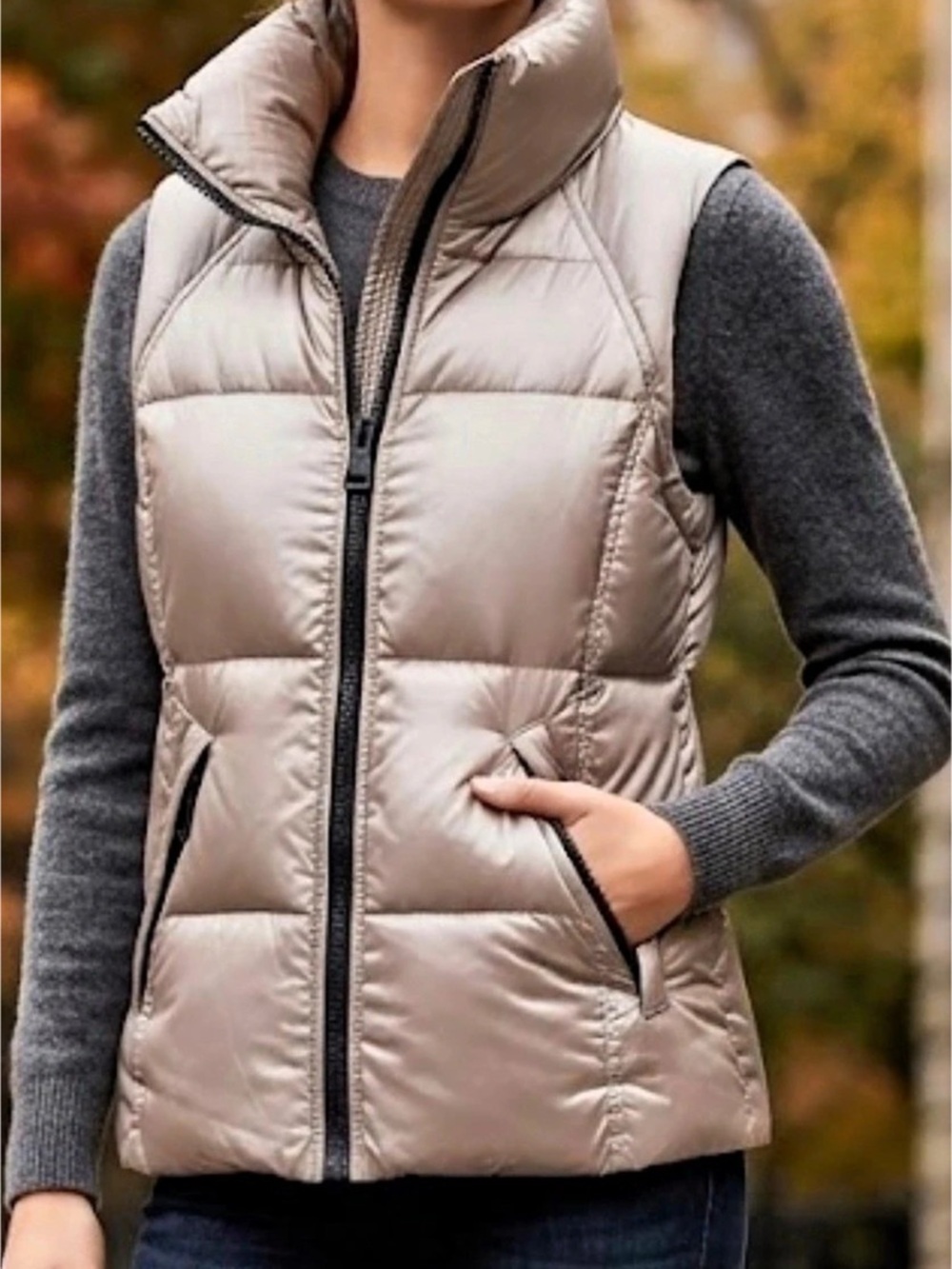 SAM. Small padded vest for women, in silver, size small.